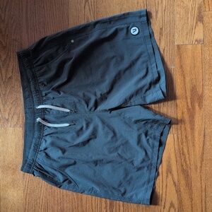 Vuori Shorts Men XL Athletic Gym Training Performance Athleisure